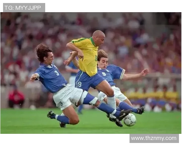 五月的足球明星闪耀赛场展现激情与荣耀的精彩瞬间