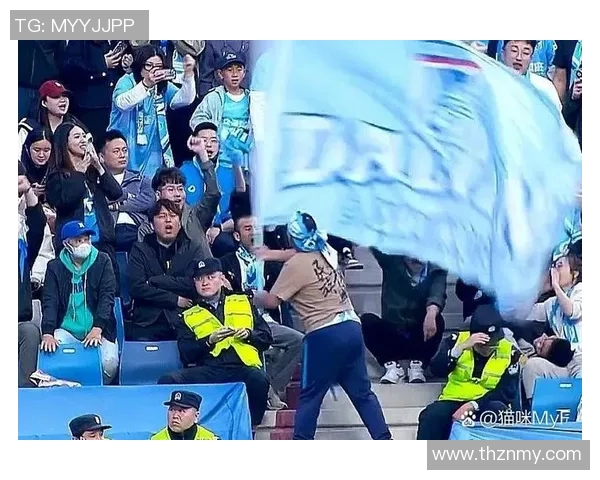 大爷幽默采访足球明星背后的故事与精彩瞬间视频播放引发热议