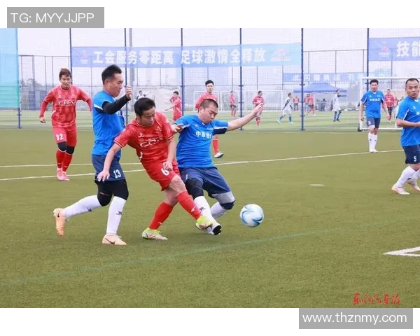 戴眼镜的世界足球明星们如何在绿茵场上展现独特魅力与风采